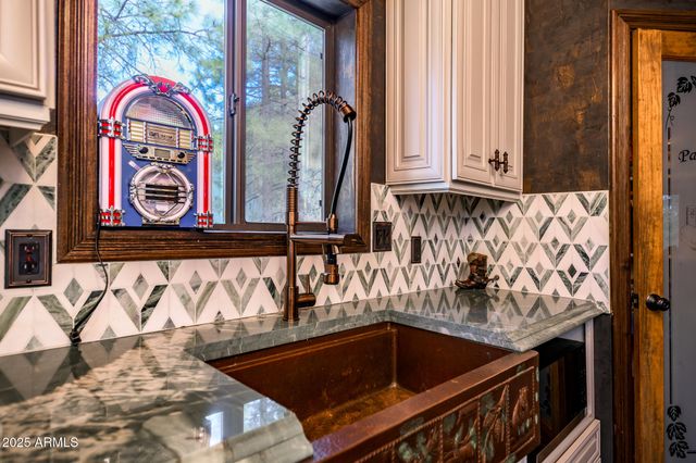 17385 MOUNTAINSIDE Place, Munds Park, AZ 86017