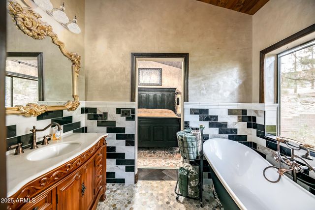 17385 MOUNTAINSIDE Place, Munds Park, AZ 86017