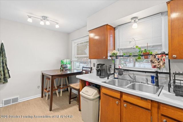 1421 Lamont Street, Lansing, MI 48915