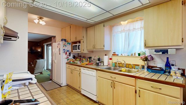 4148 Conne Mara Lane, Waterford Charter Township, MI 48329