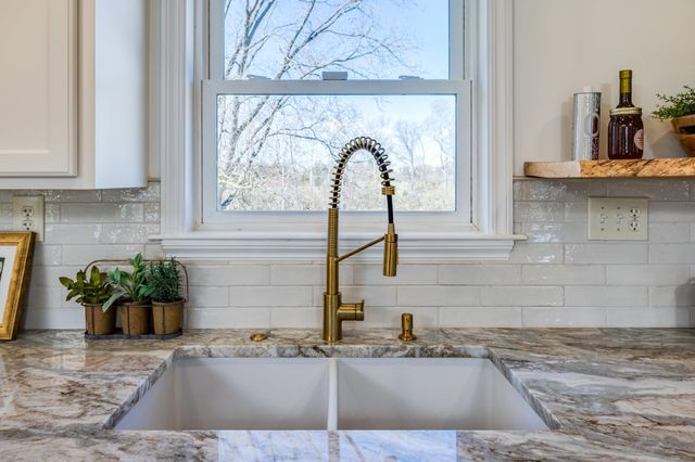 901 RIVERSIDE AVE, Grottoes, VA 24441