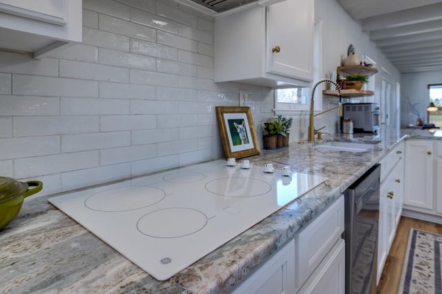 901 RIVERSIDE AVE, Grottoes, VA 24441