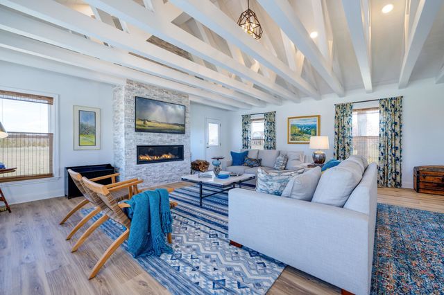 901 RIVERSIDE AVE, Grottoes, VA 24441