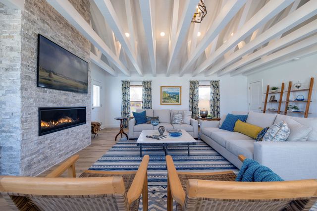 901 RIVERSIDE AVE, Grottoes, VA 24441