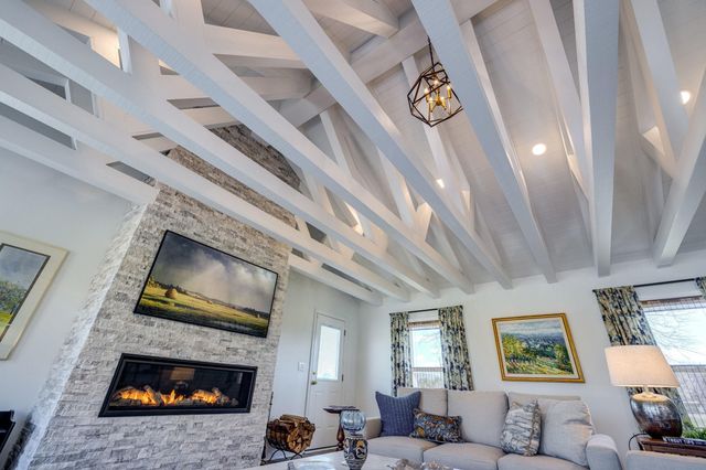 901 RIVERSIDE AVE, Grottoes, VA 24441