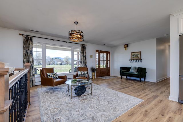 901 RIVERSIDE AVE, Grottoes, VA 24441