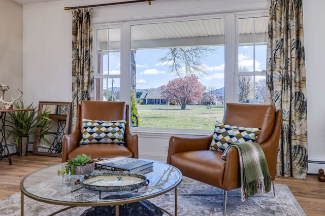 901 RIVERSIDE AVE, Grottoes, VA 24441