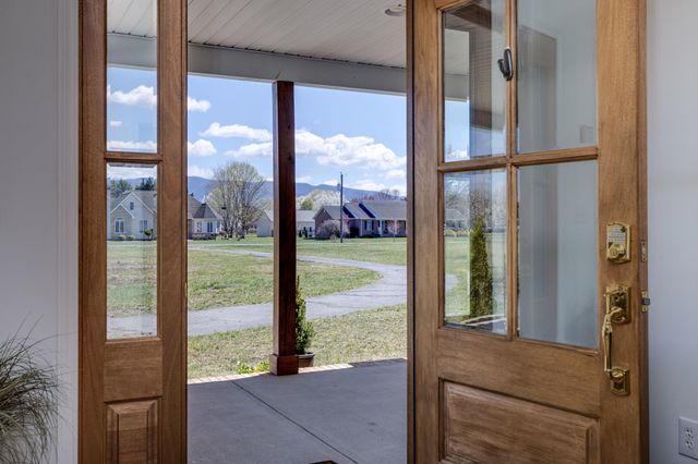 901 RIVERSIDE AVE, Grottoes, VA 24441