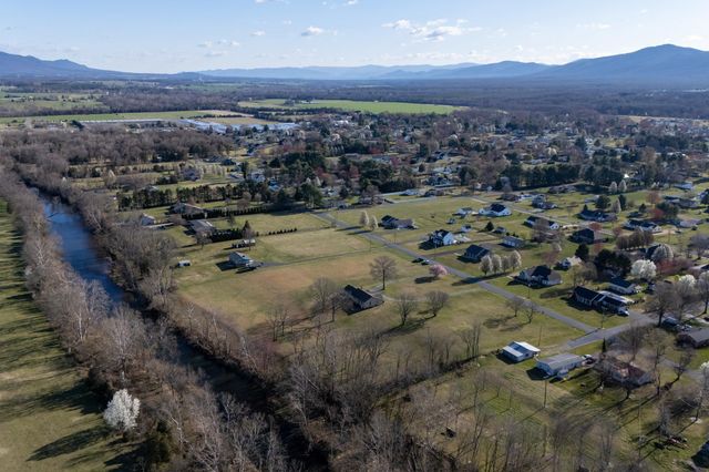 901 RIVERSIDE AVE, Grottoes, VA 24441