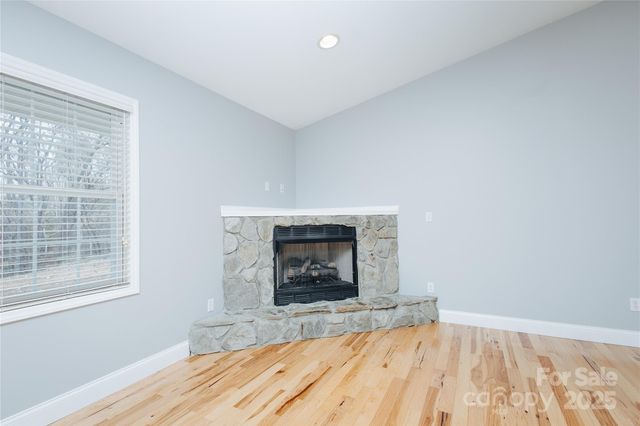 89 Bobcat Path, Marion, NC 28752