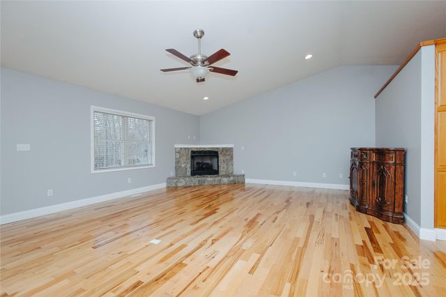 89 Bobcat Path, Marion, NC 28752