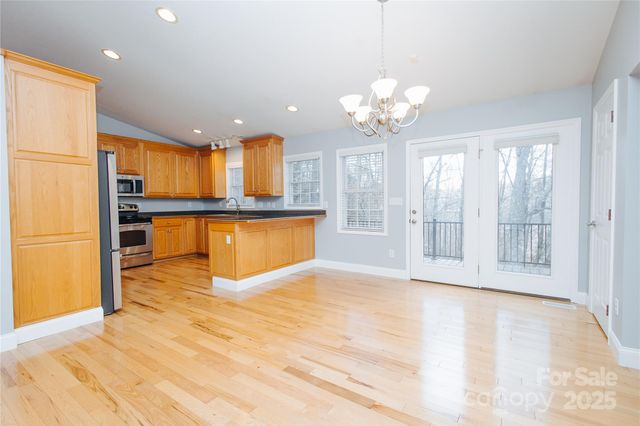 89 Bobcat Path, Marion, NC 28752