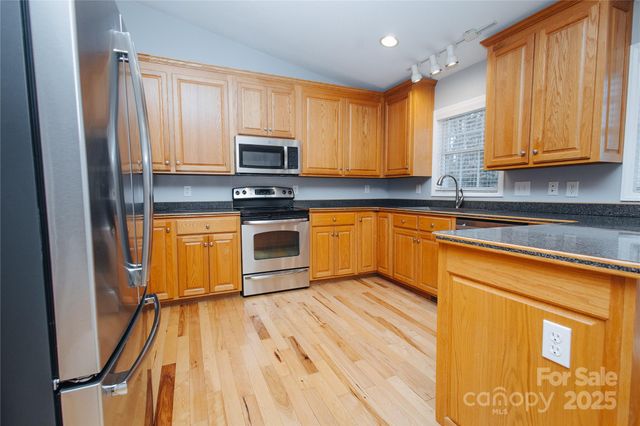 89 Bobcat Path, Marion, NC 28752