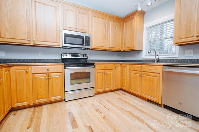 89 Bobcat Path, Marion, NC 28752