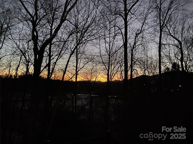 89 Bobcat Path, Marion, NC 28752