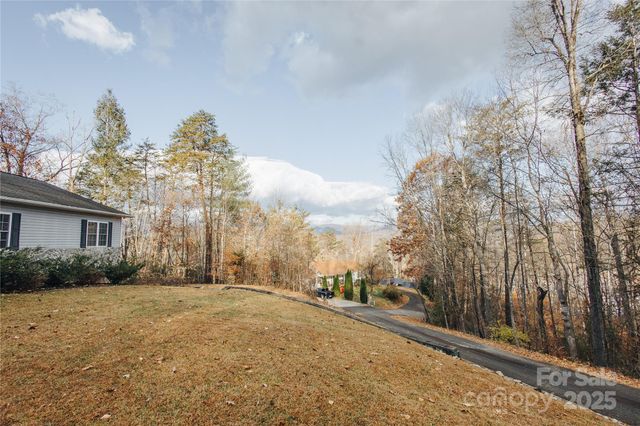 89 Bobcat Path, Marion, NC 28752