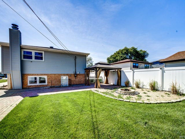 11735 S Leamington Avenue, Alsip, IL 60803