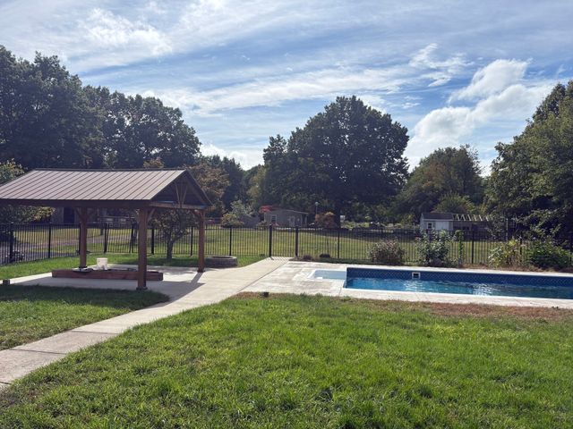 681 Mill St, Agawam, MA 01030