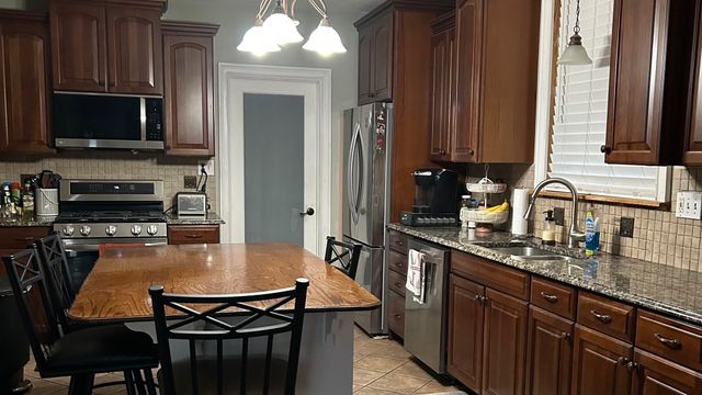 681 Mill St, Agawam, MA 01030