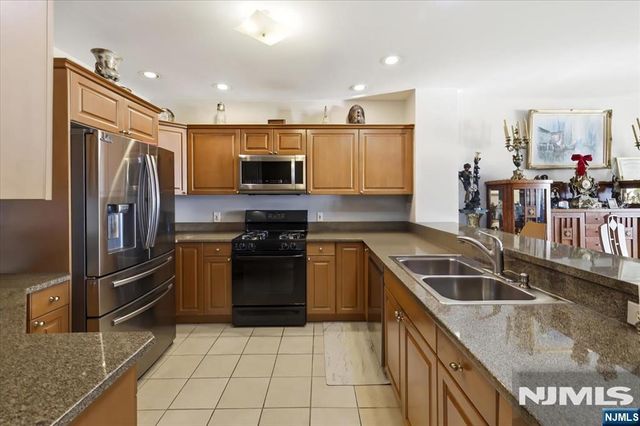 214 The Promenade 214, Edgewater, NJ 07020