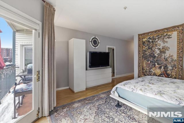 214 The Promenade 214, Edgewater, NJ 07020