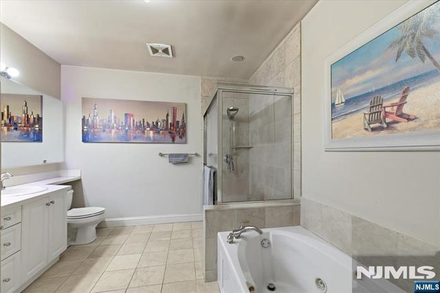 214 The Promenade 214, Edgewater, NJ 07020