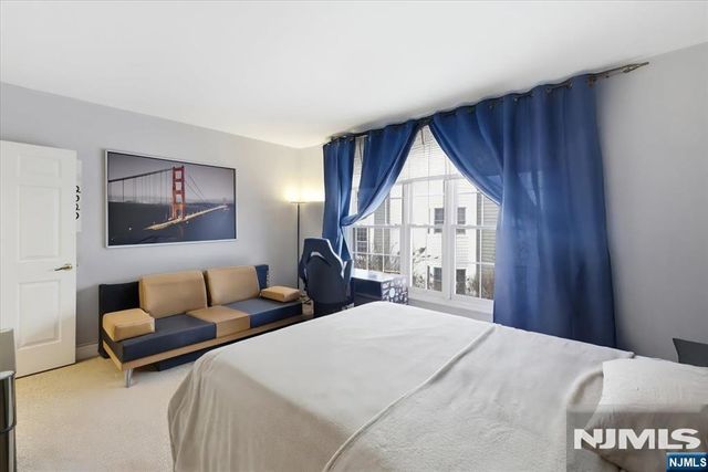 214 The Promenade 214, Edgewater, NJ 07020