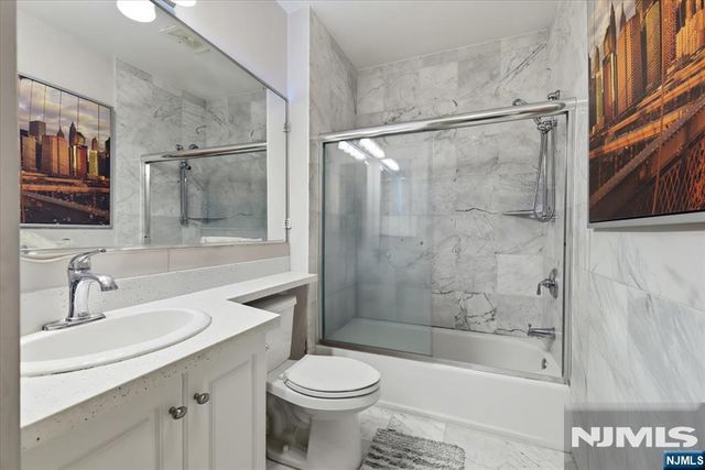 214 The Promenade 214, Edgewater, NJ 07020