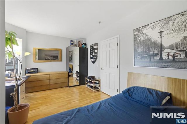 214 The Promenade 214, Edgewater, NJ 07020