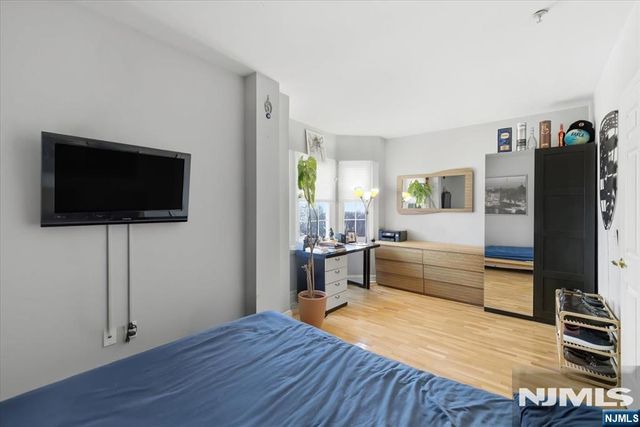 214 The Promenade 214, Edgewater, NJ 07020