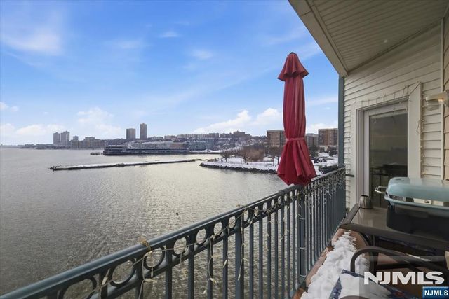 214 The Promenade 214, Edgewater, NJ 07020