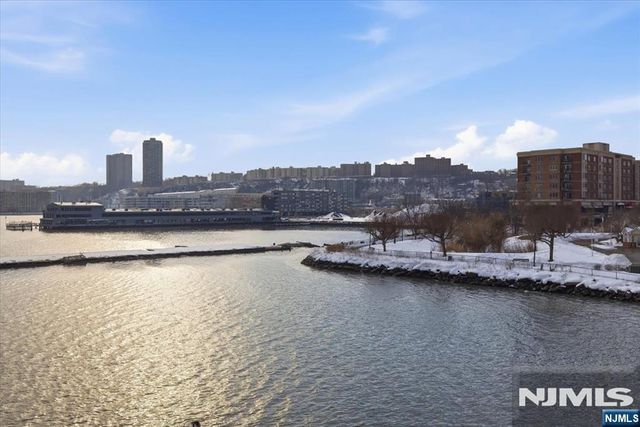 214 The Promenade 214, Edgewater, NJ 07020