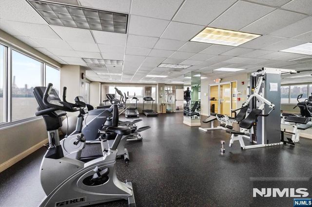 214 The Promenade 214, Edgewater, NJ 07020