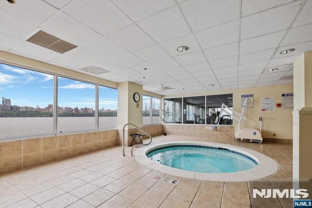 214 The Promenade 214, Edgewater, NJ 07020