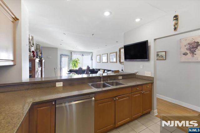 214 The Promenade 214, Edgewater, NJ 07020