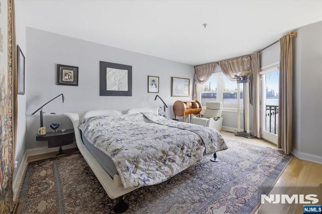 214 The Promenade 214, Edgewater, NJ 07020
