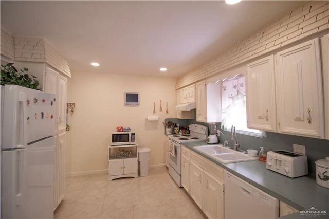 6805 N 15th Lane, Mcallen, TX 78504