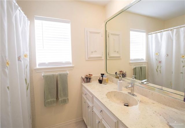 6805 N 15th Lane, Mcallen, TX 78504