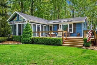 50085 E Lake Shore Drive, Dowagiac, MI 49047