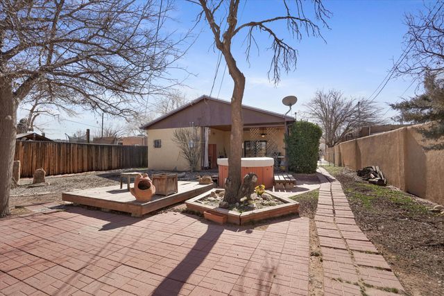 205 Natalie Avenue NW, Albuquerque, NM 87107