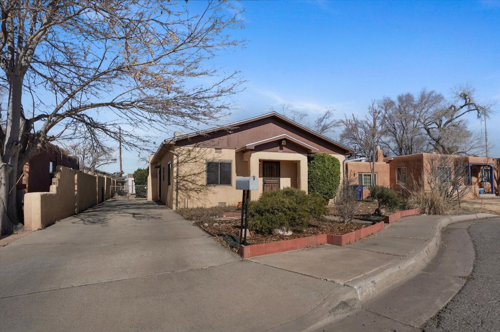 205 Natalie Avenue NW, Albuquerque, NM 87107