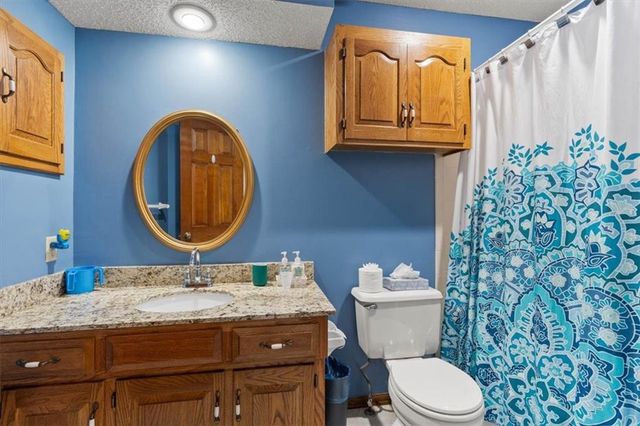 8113 W 99th Street, Overland Park, KS 66212