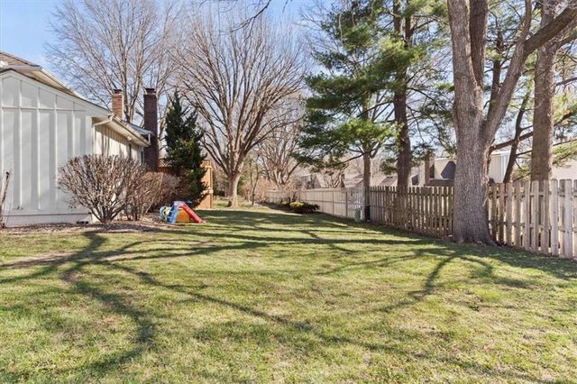 8113 W 99th Street, Overland Park, KS 66212