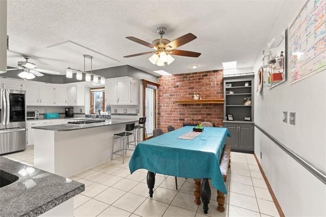 8113 W 99th Street, Overland Park, KS 66212