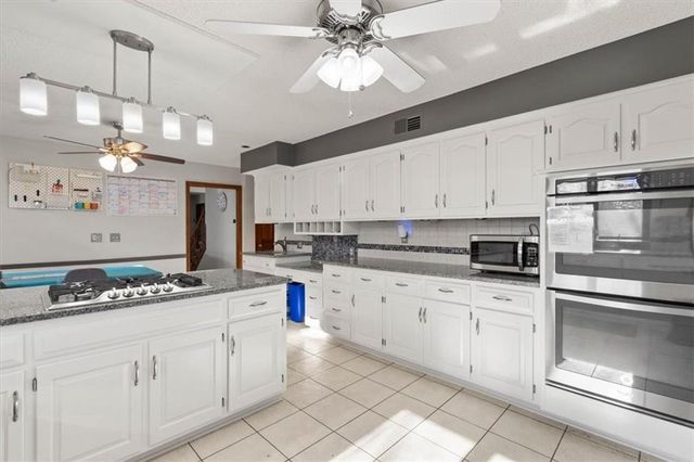 8113 W 99th Street, Overland Park, KS 66212