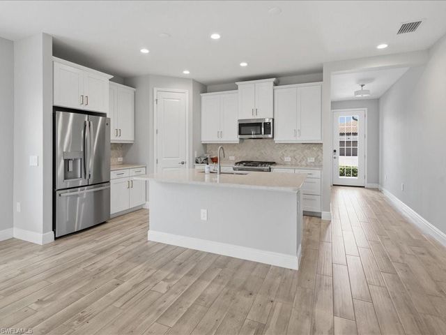 3980 Pegasus WAY, Naples, FL 34120