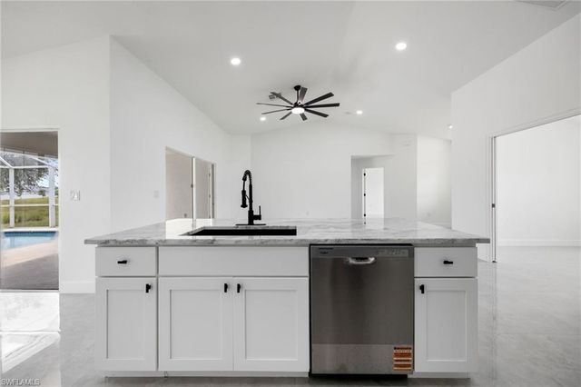 1718 NE 40th LN, Cape Coral, FL 33909