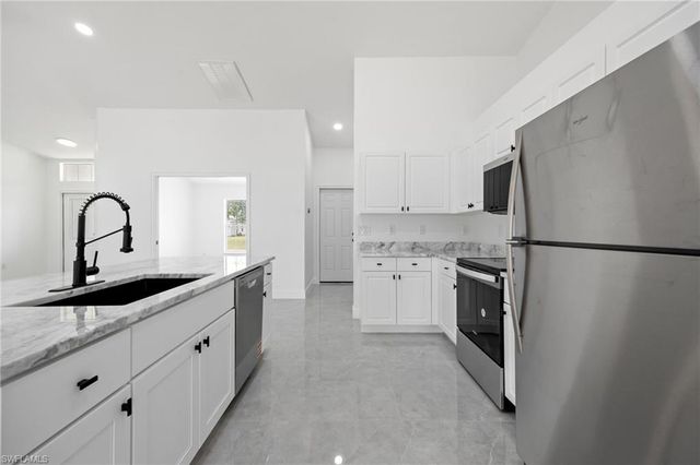 1718 NE 40th LN, Cape Coral, FL 33909