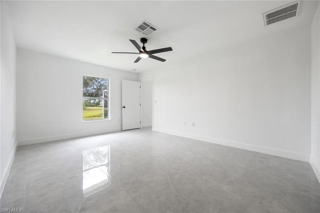 1718 NE 40th LN, Cape Coral, FL 33909