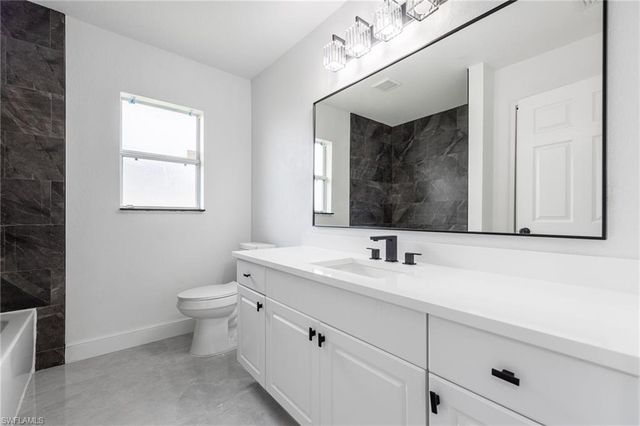 1718 NE 40th LN, Cape Coral, FL 33909